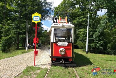 Kam s dětmi v Praze? Vyzkoušejte cestu historickou tramvají