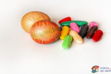 Jak na barvení vajec s dvouletými a tříletými dětmi?