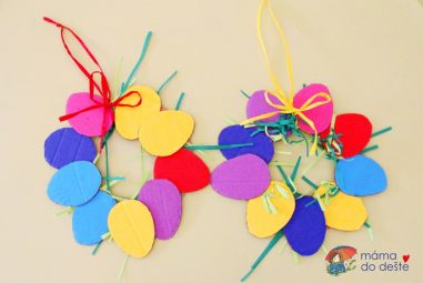 Velikonoční věnec z kartonu a barevného papíru